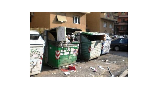 Immagine: Rifiuti nel Lazio, botta e risposta Berlusconi – Alemanno