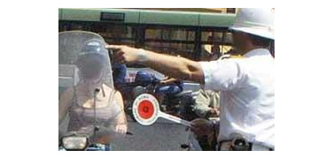 Isole pedonali, quasi 200 violazioni al giorno