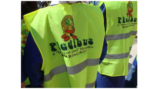 Immagine: Il piedibus di Ferrara compie 5 anni