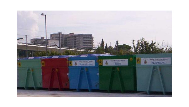 Immagine: Napoli, aperta la terza isola ecologica