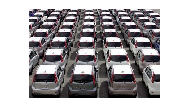 Immagine: Incerto il decreto incentivi auto, il bonus sarebbe dimezzato rispetto al 2009