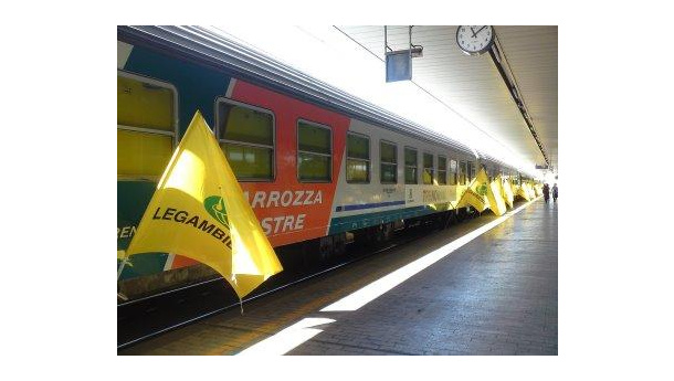 Immagine: Tra smog e mobilità immobile riparte il Treno Verde di Legambiente