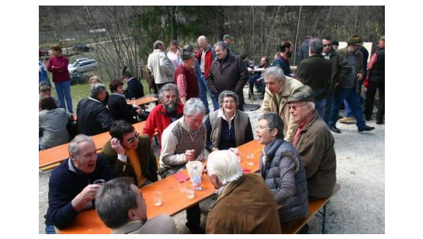 Immagine: In Piemonte sempre più feste scelgono le stoviglie biodegradabili e riutilizzabili