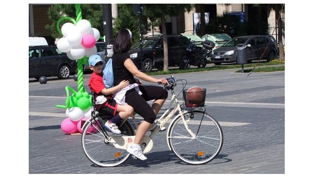 Immagine: Domenica a piedi anche per gli 