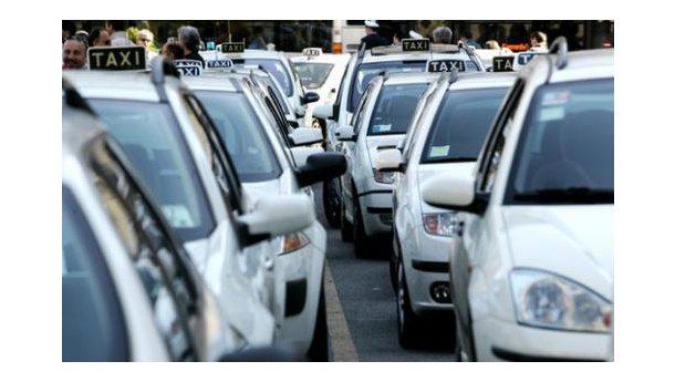 Immagine: Roma, incentivi comunali per l'acquisto di taxi ecologici