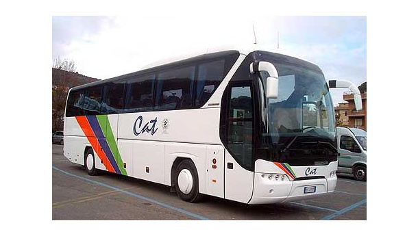 Immagine: Roma, approvato il nuovo piano per il bus turistici. E' guerra ai pullman inquinanti