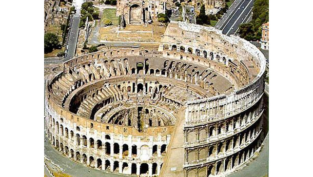 Immagine: Roma, allarme smog: rischia di sbriciolare il Colosseo