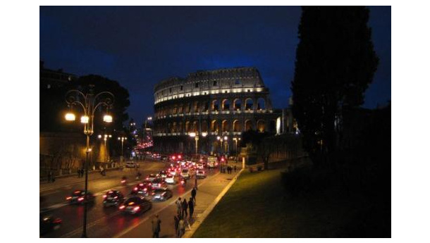 Immagine: Duemila veicoli in un'ora, il Colosseo come una superstrada