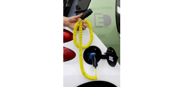 Autorità per l'energia: si potrà ricaricare l'auto elettrica anche a casa