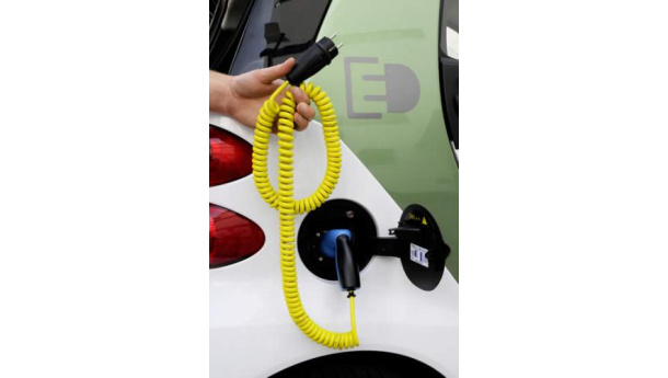 Immagine: Autorità per l'energia: si potrà ricaricare l'auto elettrica anche a casa