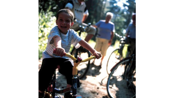 Immagine: Il casco in bici sotto i 14 anni ritorna libero alla Commissione Trasporti della Camera