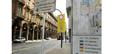 L'altra faccia della nuova Ztl di Torino: dopo le 10,30 via libera alle vecchie auto