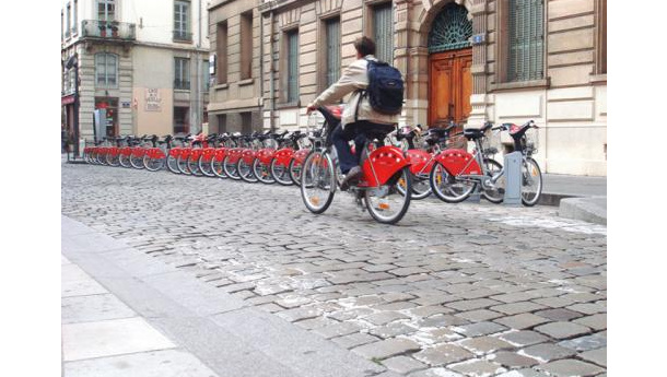Immagine: Torino inaugura il suo bike sharing