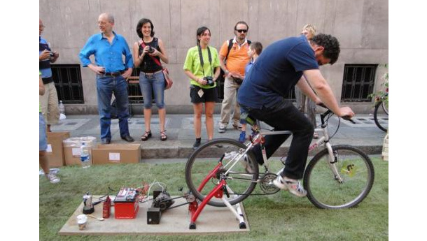 Immagine: Torino: al Parking Day si fa il caffé a pedali
