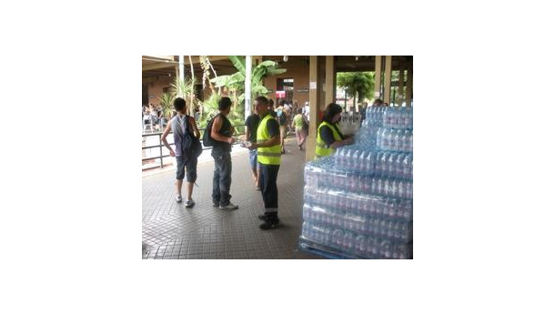 Immagine: Ondate di calore, distribuzione di acqua nelle stazioni metro