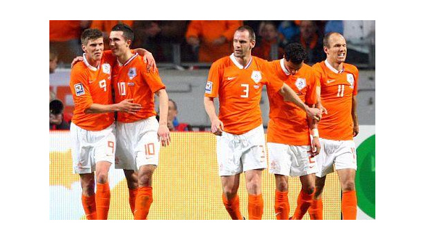 Immagine: Dalle bottiglie di plastica riciclate nascono nuove maglie da calcio