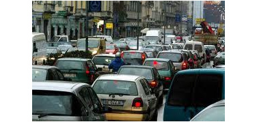 Roma, polemiche per la presunta deroga al regolamento sugli autobus turistici