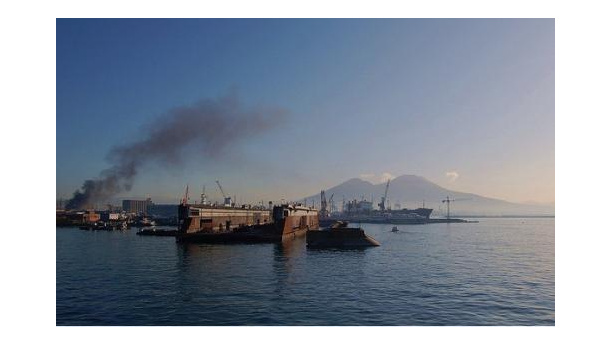 Immagine: Smog a Napoli, il Porto ammette le proprie responsabilità e propone interventi ecosostenibili. Ma il boom di PM10 dal 2008 non è addebitare alle attività portuali