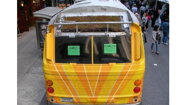 Immagine: A New York spunta l'autobus col tetto vegetale