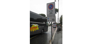 Pullman turistici, ancora polemiche per la 