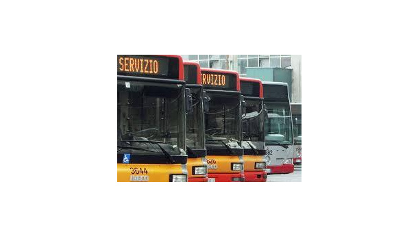 Immagine: Mezzi pubblici lombardi: tagli alle corse e tariffe più care