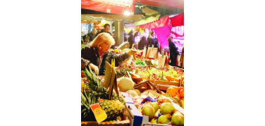 In corso Racconigi il mercato del riciclo aiuta i nuovi poveri