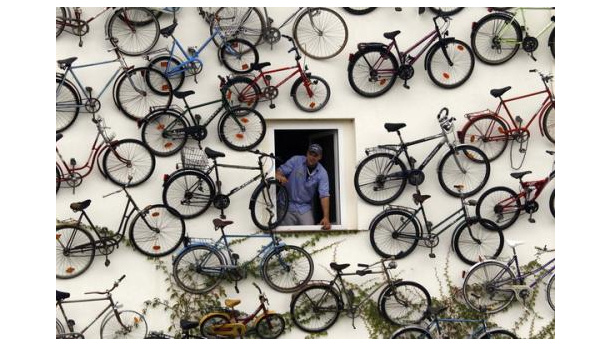 Immagine: Provincia di Foggia: settimana UNESCO mobilità sostenibile. Consegna delle bici alle scuole
