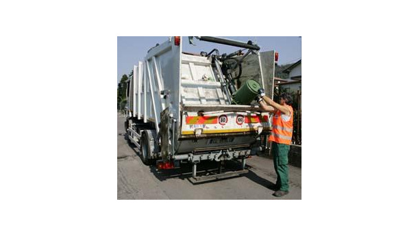 Immagine: Emergenza, i rifiuti di Napoli via dalla città