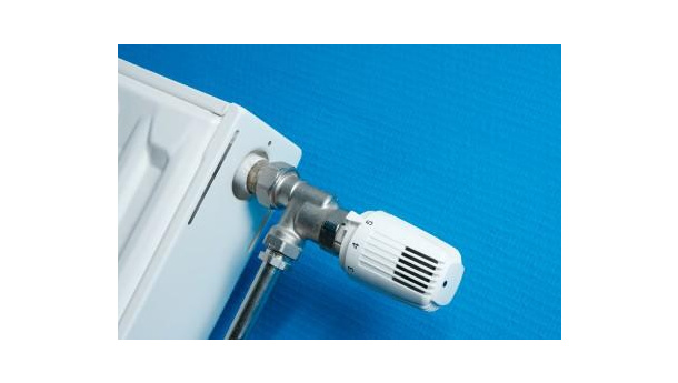 Immagine: Termosifoni più freddi per due giorni, la ricetta inedita di Firenze contro lo smog. I commenti e il quadro normativo nazionale