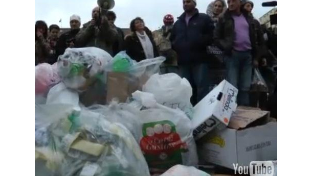 Immagine: Rifiuti, la società civile napoletana si ribella e propone soluzioni