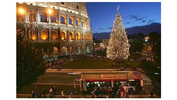 Immagine: Roma, Ztl e trasporto pubblico potenziati per le festività natalizie. In funzione anche tre shopping bus gratuiti