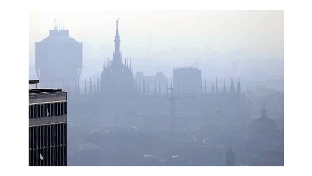 Immagine: Smog milanese: nel 2010 metà delle polveri sottili in regola (fino ad ora)