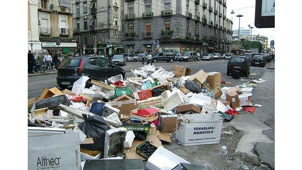 Immagine: Napoli: l'ordinanza comunale per la riduzione dei rifiuti non cambia la situazione
