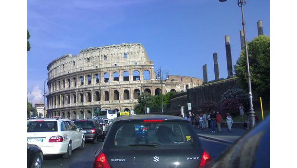 Immagine: Tre mosse per liberare il Colosseo dalle auto, la proposta di Legambiente