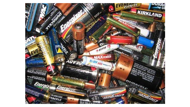 Immagine: Ama pubblica la mappatura completa dei punti di raccolta di pile scariche e farmaci scaduti