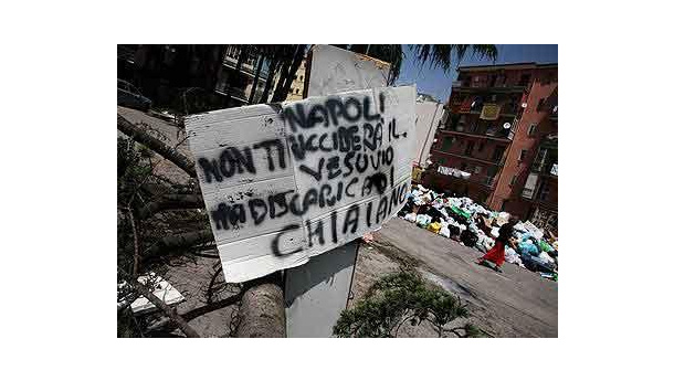 Immagine: Napoli, operazioni a rilento fra blocchi di protesta e ritardi negli stir