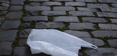 Sacchetti di plastica al bando ma a pagare è sempre il cliente
