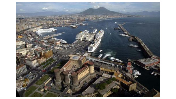 Immagine: Una nuova discarica a Napoli: firmato l'accordo Cesaro-Letta