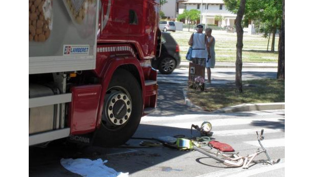 Immagine: Fiab scrive agli europarlamentari italiani per chiedere di firmare per la sicurezza di ciclisti e pedoni