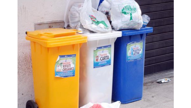 Immagine: Lecce, bilancio AXA 2010: aumenta la raccolta differenziata, diminuisce la produzione di rifiuti