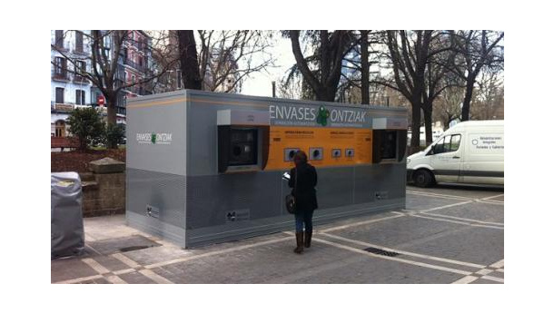 Immagine: Al cinema a Pamplona: si paga in lattine