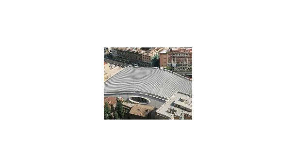 Immagine: Vaticano: pannelli fotovoltaici sull'Aula Nervi