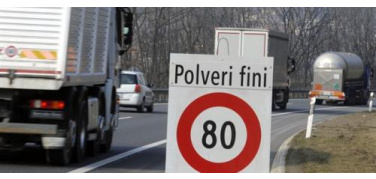 In auto fuori città a 80 Km/h per ridurre lo smog