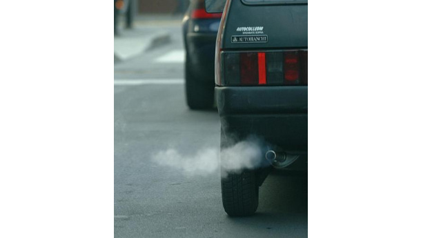 Immagine: La denuncia di Legambiente: nella Capitale è emergenza smog, Alemanno intervenga con blocchi del traffico e targhe alterne