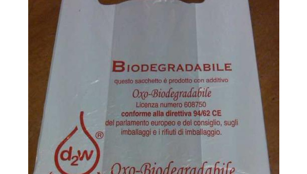 Immagine: Napoli, sacchetti della spesa biodegradabili: E' boom di falsi