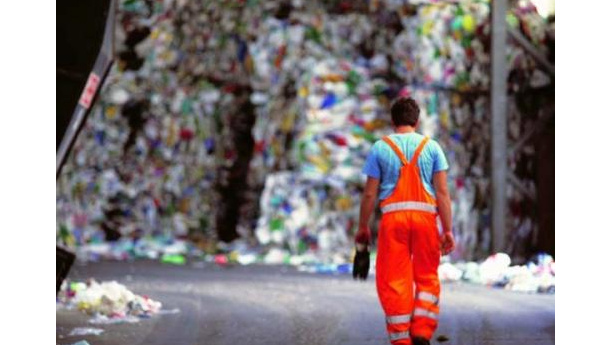 Immagine: Ri-ciclo. Uno sguardo oltre i rifiuti