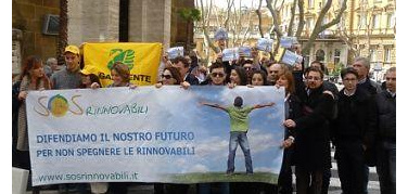 Il popolo delle rinnovabili a Milano per protestare contro il decreto Romani