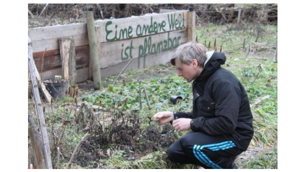 Immagine: Guerriglia gardening: Berlino è caduta a colpi di semi