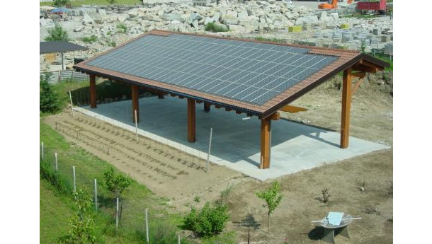 Immagine: Pannelli solari su pensiline, pergolati e tettoie: una Circolare Regionale chiarisce tutte le autorizzazioni