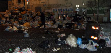 Il Punto sui Rifiuti - Napoli sommersa. Proteste e blocchi stradali